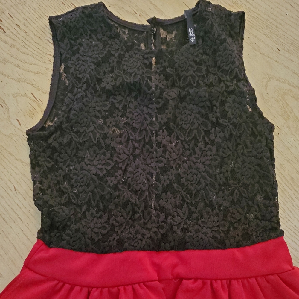 🆕️ lace peplum dress - Picture 2 of 4